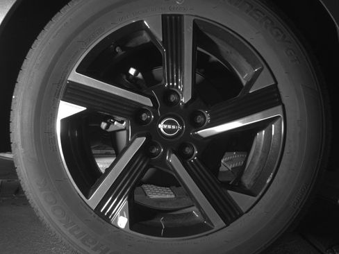 Used 2025 Nissan Sentra SV FWD image 15