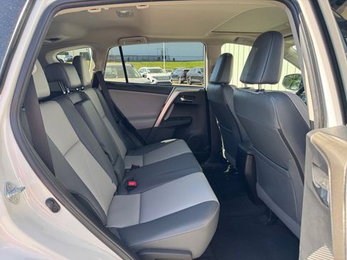 Used 2015 Toyota RAV4 Limited FWD image 33