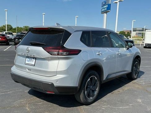 Used 2025 Nissan Rogue SV FWD image 3