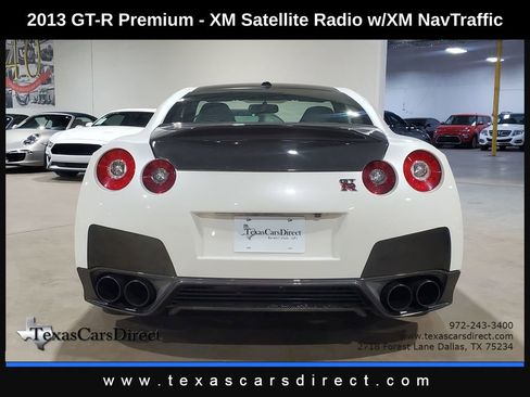 Used 2013 Nissan GT-R Premium image 11