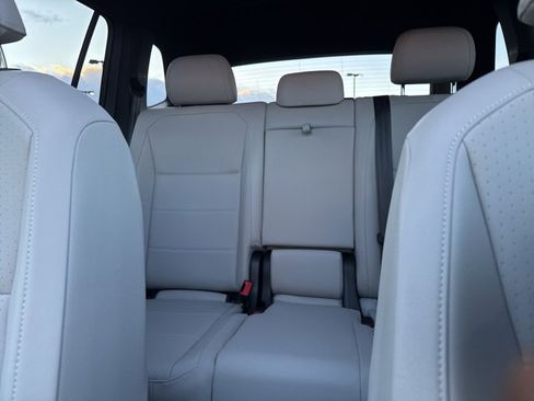 Used 2021 Volkswagen Tiguan SE R-Line image 43