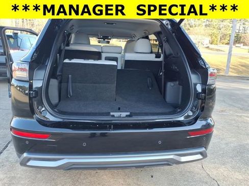 Used 2025 Mitsubishi Outlander SE image 19