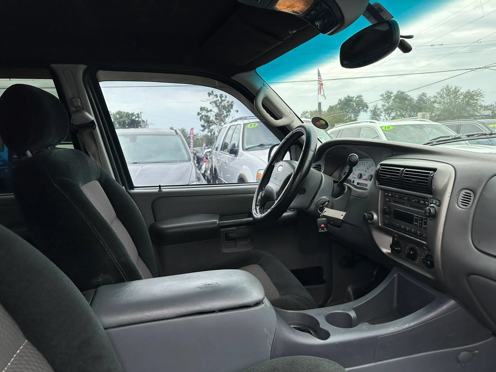 Used 2005 Ford Explorer Sport Trac XLS RWD image 16