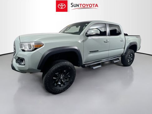 Used 2022 Toyota Tacoma TRD Off-Road w/ Technology Package RWD image 9