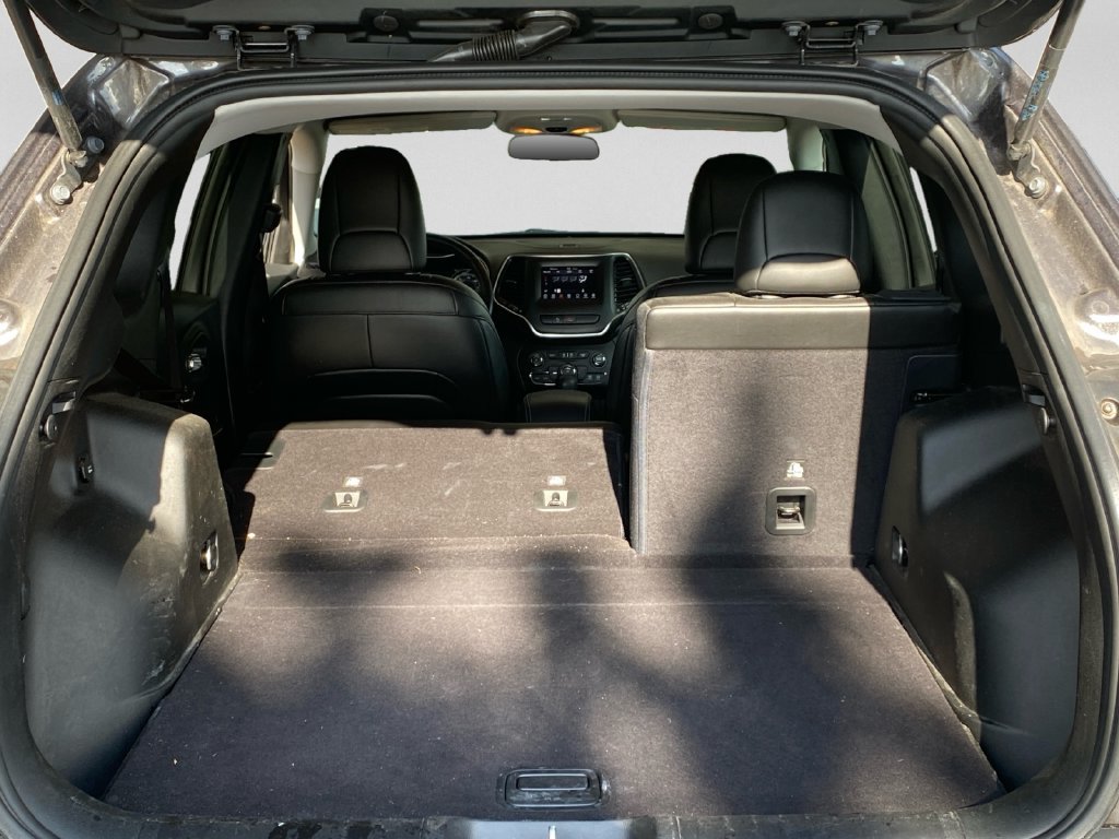 Used 2019 Jeep Cherokee Latitude Plus FWD image 25
