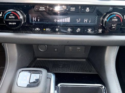 Used 2023 Nissan Pathfinder SL w/ SL Premium Package image 40