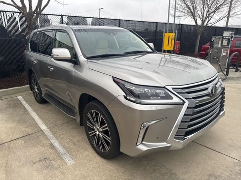 Used 2020 Lexus LX 570 4WD w/ Luxury Package image 2
