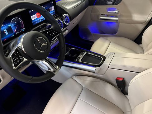 New 2025 Mercedes-Benz GLA 250 image 10