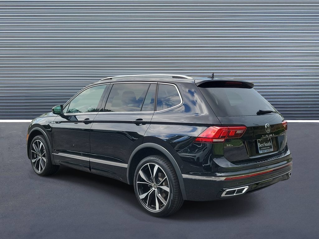 Used 2024 Volkswagen Tiguan SEL R-Line AWD/4WD image 4