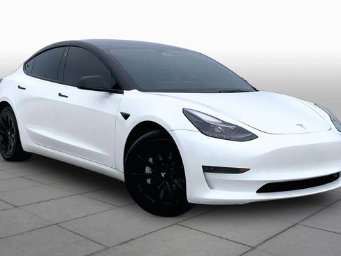 Used 2023 Tesla Model 3 Standard Range RWD image 2