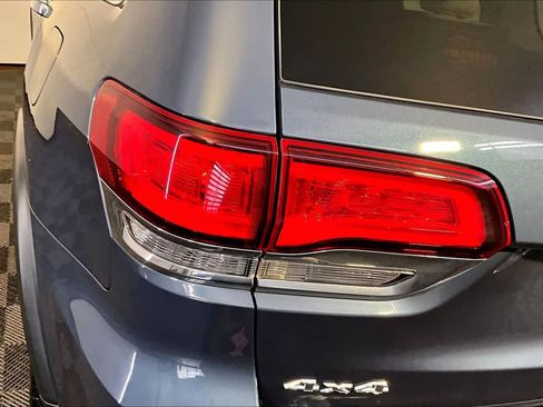 Used 2021 Jeep Grand Cherokee Limited w/ Premium Lighting Group AWD/4WD image 28