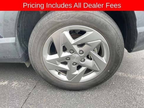 Used 2024 Hyundai Kona SE AWD/4WD image 3