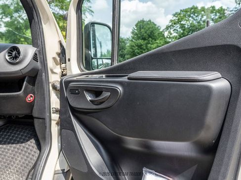 Used 2023 Mercedes-Benz Sprinter 2500 image 60