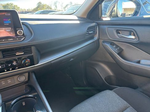 Used 2025 Nissan Rogue SV image 36