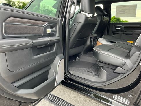 New 2026 RAM 3500 Laramie AWD/4WD image 25