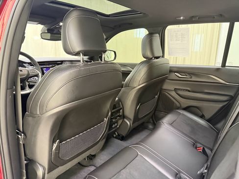 Used 2024 Jeep Grand Cherokee Altitude image 19