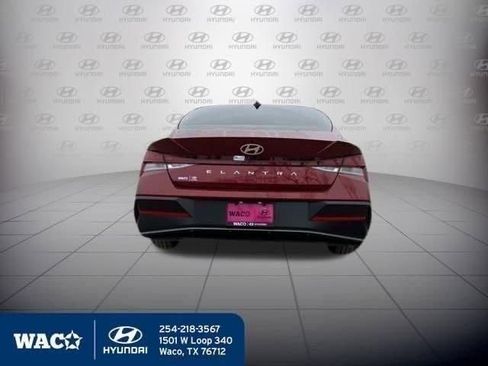 Used 2025 Hyundai Elantra Sport image 4