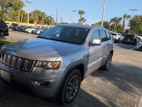 Used 2020 Jeep Grand Cherokee Laredo w/ 18" Wheel & 8.4" Radio Group RWD image 4