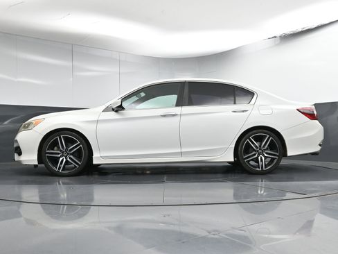 Used 2017 Honda Accord Sport image 27