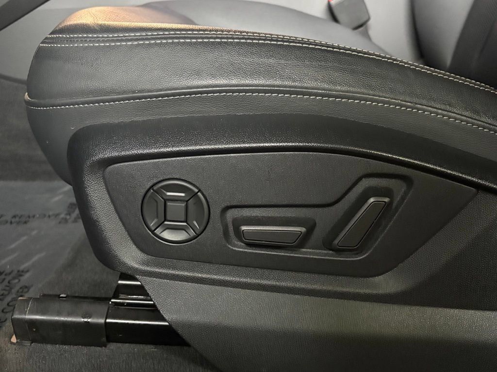 Used 2023 Audi Q8 Premium Plus AWD/4WD image 24