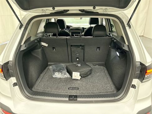 Certified 2025 Volkswagen Taos SEL w/ Black Wheel Plus Package image 4