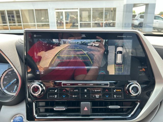 Used 2022 Toyota Highlander Platinum AWD/4WD image 53