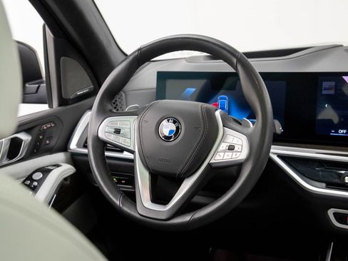 Used 2024 BMW X7 xDrive40i image 11