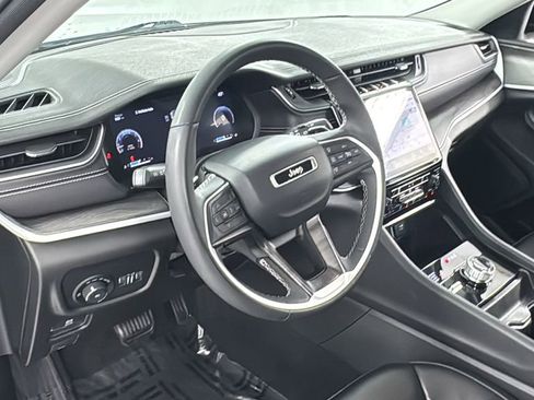 Used 2024 Jeep Grand Cherokee Limited image 34