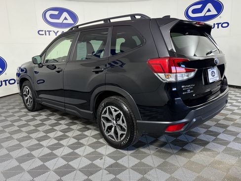 Used 2024 Subaru Forester Premium image 4