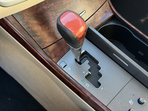 Used 2011 Toyota Avalon Limited image 23