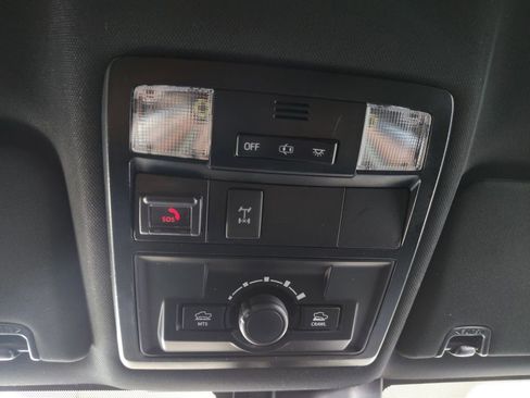 Used 2021 Toyota Tacoma TRD Off-Road image 5