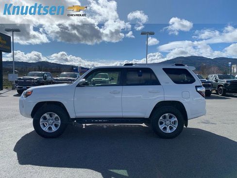 Used 2023 Toyota 4Runner SR5 Premium image 4