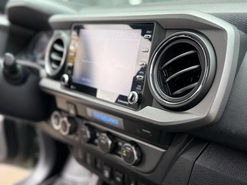 Used 2022 Toyota Tacoma TRD Off-Road image 53