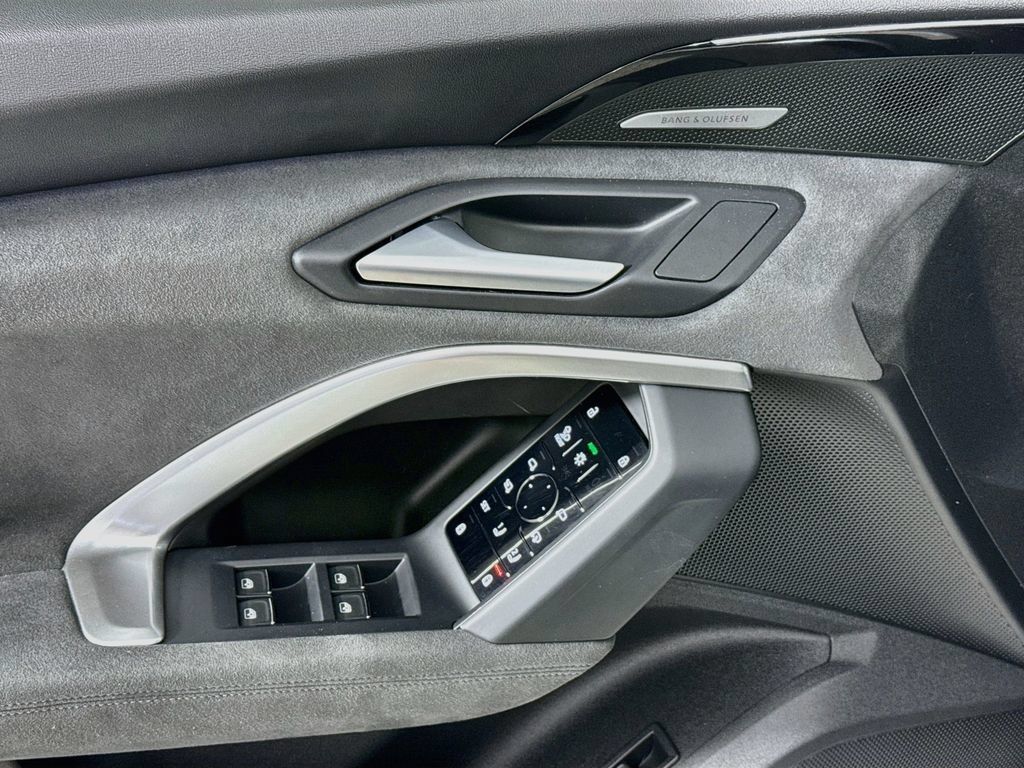 Used 2025 Audi SQ5 Premium Plus AWD/4WD image 18