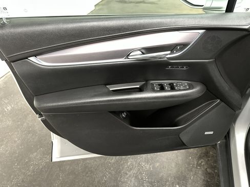 Used 2017 Cadillac XT5 Luxury image 21