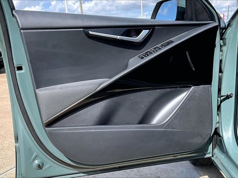 Used 2023 Kia Niro EX image 22