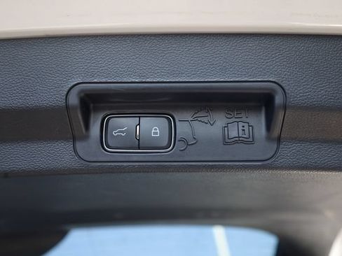 Used 2023 Ford Explorer Limited AWD/4WD image 33