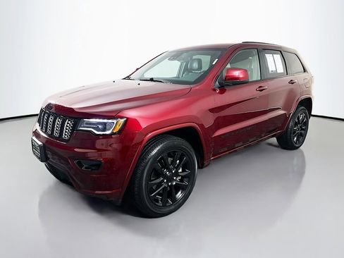 Used 2022 Jeep Grand Cherokee Laredo X image 3