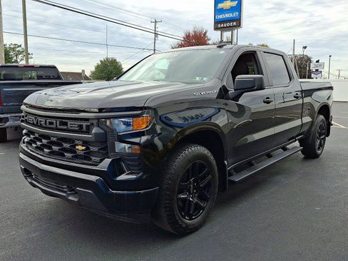 Used 2023 Chevrolet Silverado 1500 Custom image 3