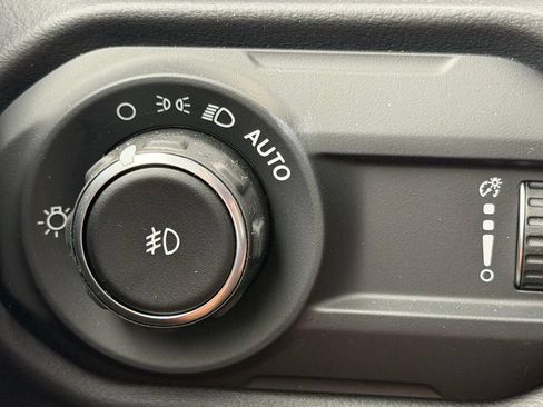 Used 2026 Jeep Wrangler Unlimited Sahara AWD/4WD image 20