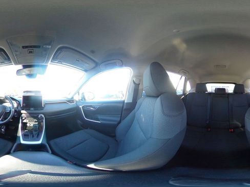 Used 2025 Toyota RAV4 XLE image 41