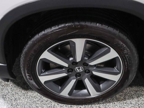 Used 2023 Honda Pilot Touring image 11