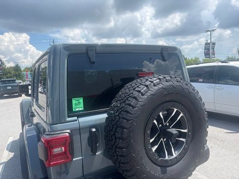 Used 2024 Jeep Wrangler Unlimited Rubicon AWD/4WD image 8