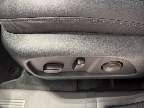 New 2026 Chevrolet Equinox LT w/ Convenience Package II image 11