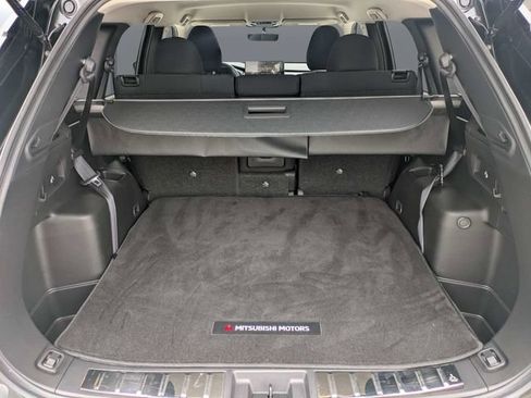 Used 2025 Mitsubishi Outlander ES FWD image 12