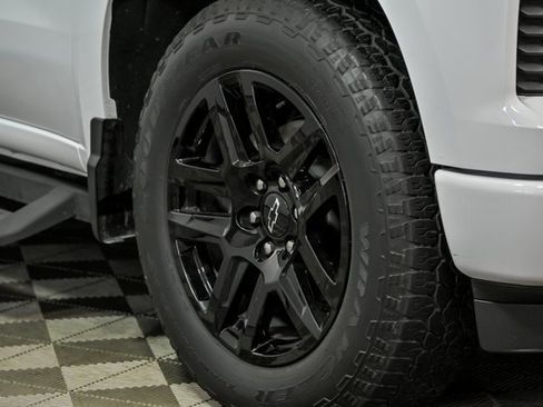 Used 2023 Chevrolet Silverado 1500 RST w/ Z71 Off-Road Package image 3