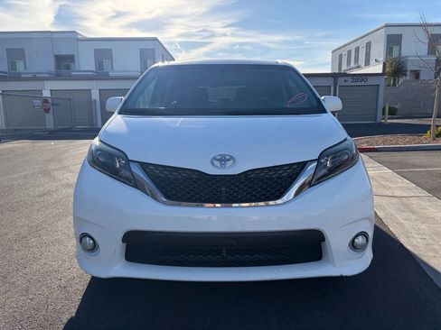 Used 2017 Toyota Sienna SE image 7