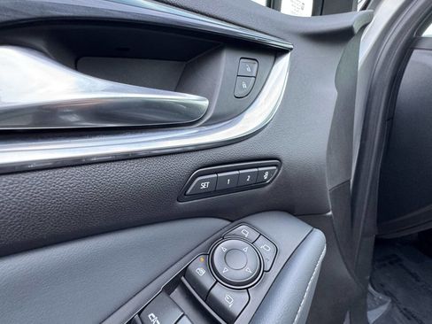 Used 2024 Buick Enclave Premium image 22