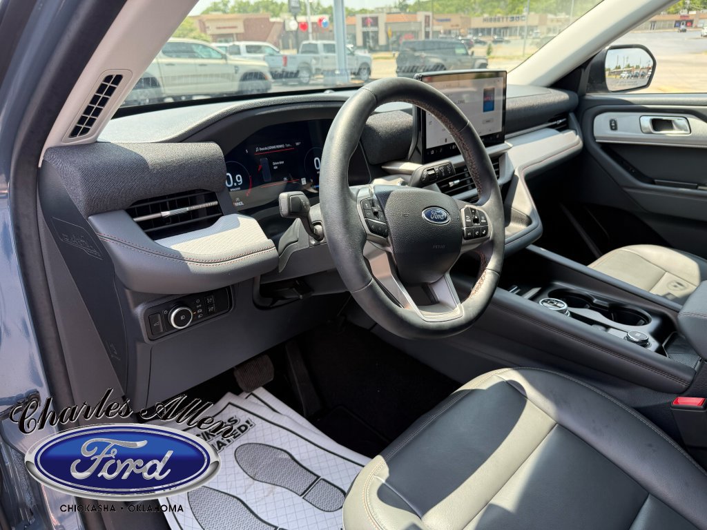 Used 2025 Ford Explorer Active w/ Active Comfort Package RWD image 9