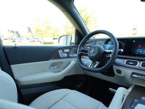 New 2026 Mercedes-Benz GLS 450 4MATIC image 21